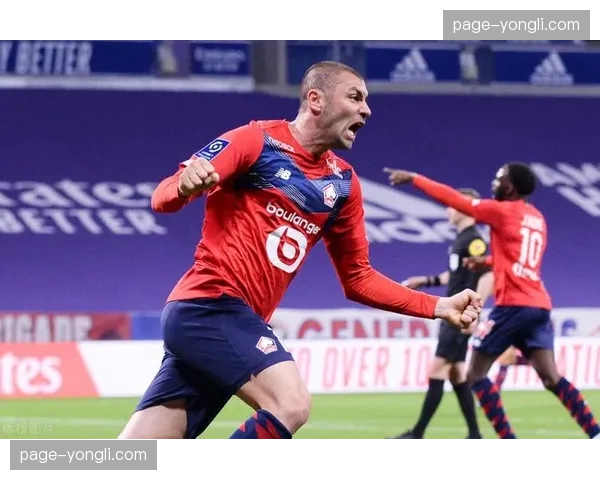 新赛季法甲用球测试进行中，制造商称新球飞行轨迹更稳定，利于高压下长传转移