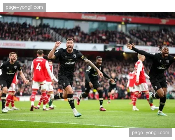 阿森纳无球状态下采用4-4-2阵型保持紧凑，有效封锁中路空间